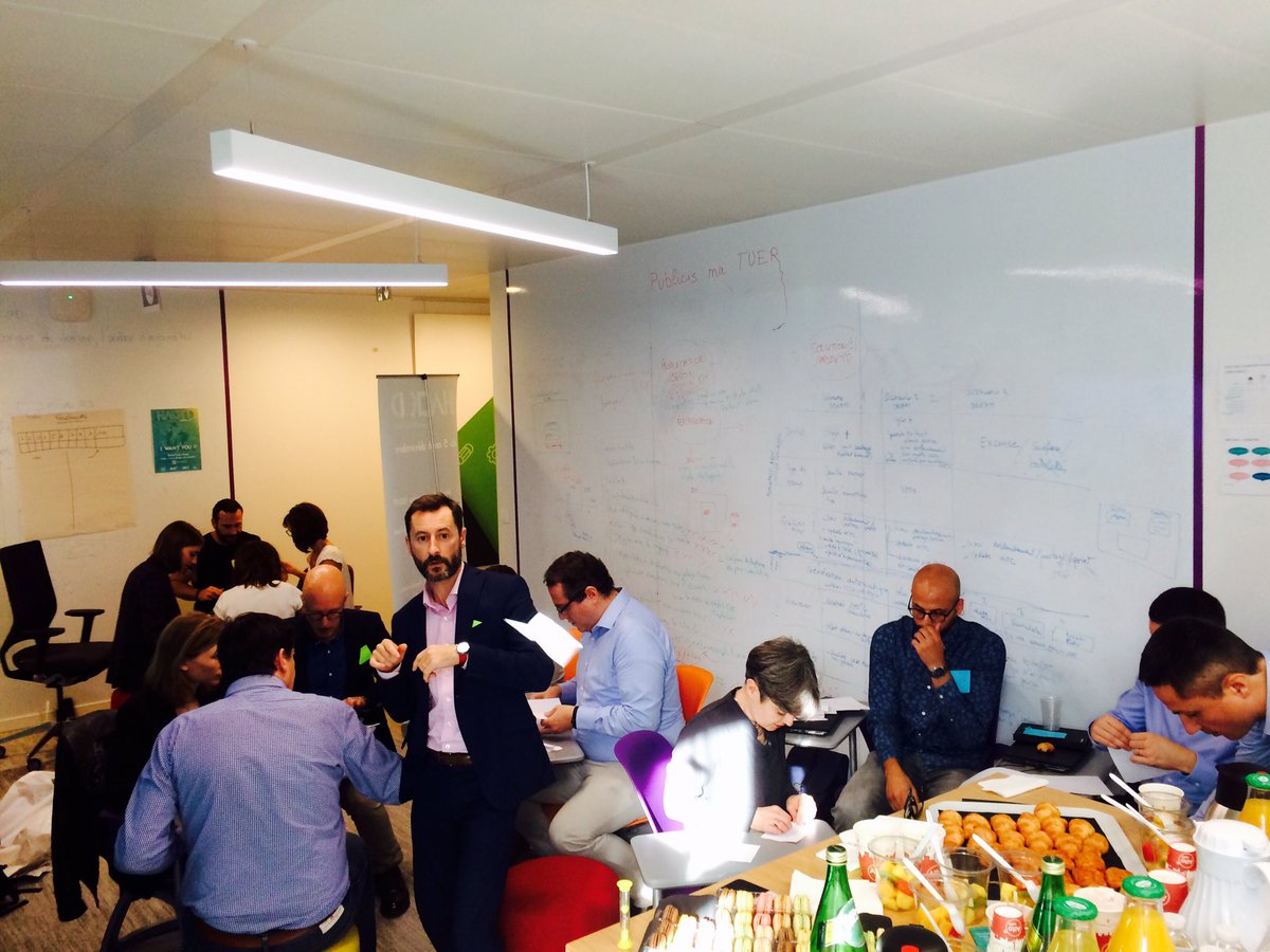 Small Agile teams delivering awesome paper planes for my son's birthday party or how to experiment #Agility without buzzwords during Innov&amp;Share : the <a href="/mabanque_bnpp/">Ma Banque BNP Paribas</a> Innovation Community