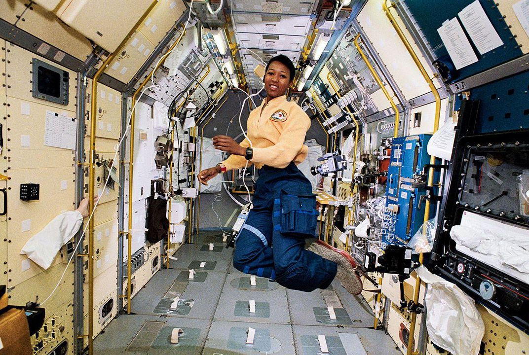 Mae Jemison, the first African-American woman in space, wants us to look beyond Earth smithsonianmag.com/smart-news/gro…  via <a href="/SmithsonianMag/">Smithsonian Magazine</a> #MaeJemison