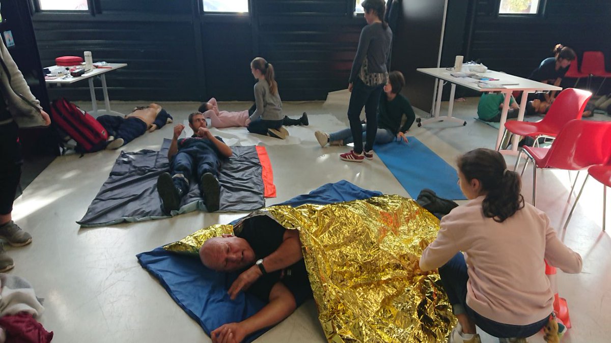 phfrei's tweet photo. Découverte des métiers de la sécurité. Les Ateliers sur les gestes qui sauvent rencontrent un grand succès auprès des collégiens et des lycéens de la métropole.
#RencontresSecurite2018 à l'@univbourgogne avec @KhattabiF députée de Côte-d'Or 🚒🚨👮 #Ensemble @GestesSauvent https://t.co/D9vDACVP85