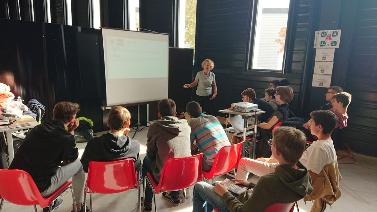 phfrei's tweet photo. Découverte des métiers de la sécurité. Les Ateliers sur les gestes qui sauvent rencontrent un grand succès auprès des collégiens et des lycéens de la métropole.
#RencontresSecurite2018 à l'@univbourgogne avec @KhattabiF députée de Côte-d'Or 🚒🚨👮 #Ensemble @GestesSauvent https://t.co/D9vDACVP85