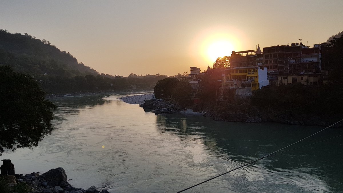 Shanti1269's tweet photo. Rishkesh Ganga
가만히 앉아서 강을 보고 있으니 나도 따라 달려야 할 것 같은 착각이 든다. https://t.co/gdWusoNaIl