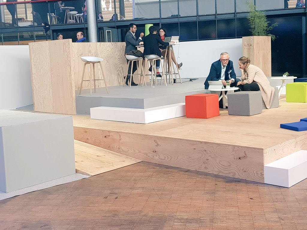 corecyclage's tweet photo. @clescure @EDFofficiel @labelemmaus Comme toujours c'est un plaisir d'accompagner @EDF_IDF sur le #Réemploi de #Matériaux et #Mobilier, au profit des nos #récepteurs #solidaires, sur ses #déménagements et #événements !
.
.
#TangoB #economiecirculaire #EDF #ElectricDays #FEST #socinn #socent #Tech4Good #FrenchImpact https://t.co/itfAllGNMp