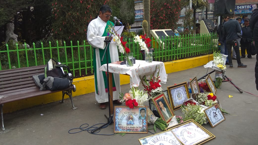 AltoNoticia's tweet image. #ElAlto Víctimas de la “Masacre de Octubre Negro" conmemoran  15 años de los luctuosos hechos de 2003 con una misa.