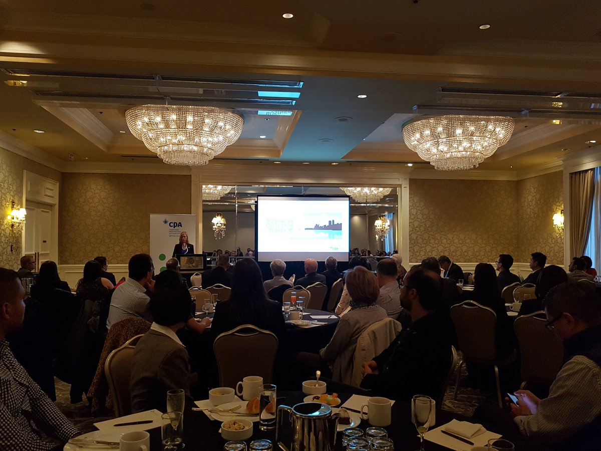 Venturer_Paul's tweet photo. Packed house for #met2018 with @cpa_bc @CPAVancouver chapter. Updating #Accountant's on business climate. 73% of #bc employers have faced #talent #recruitment difficulties. https://t.co/iIIEs00tXJ