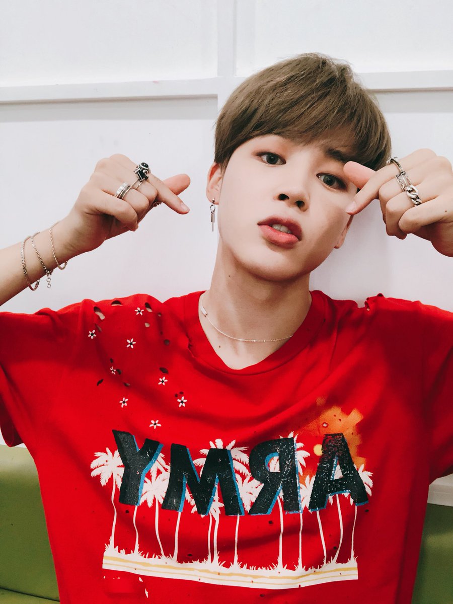 BTS_Billboard's tweet photo. To a beautiful heart and soul, the one that is always there to tell us "you are nice, keep going" and makes sure we feel loved. To Jimin, our Angel, happy birthday! ���🎁

➺#HappyJiminDay
➺#JiminBornToShine
➺#JiminOurAngelOurWorld
➺#지민은_천사가_남긴_기적
➺@BTS_twt https://t.co/nhwctc7D5X