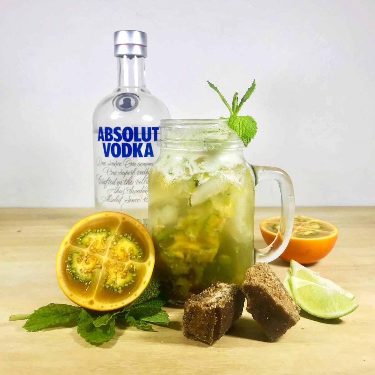 fedecooks's tweet image. ¡Viernes al fin!
Cocktail de #lulo y #yerbabuena endulzado con #panela y un poco de limón. Por supuesto, #vodka @absolutcolombia