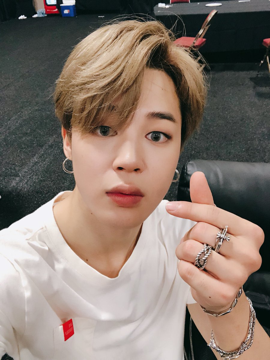 BTS_Billboard's tweet photo. To a beautiful heart and soul, the one that is always there to tell us "you are nice, keep going" and makes sure we feel loved. To Jimin, our Angel, happy birthday! ���🎁

➺#HappyJiminDay
➺#JiminBornToShine
➺#JiminOurAngelOurWorld
➺#지민은_천사가_남긴_기적
➺@BTS_twt https://t.co/nhwctc7D5X