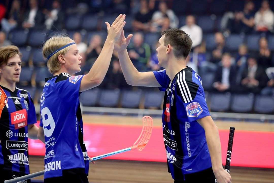 High five för ännu en innebandyhelg!
Vi ses i <a href="/ifuarena/">IFU Arena</a> på söndag 16:00 💙🖤
Biljetter 🎫⬇️ 
siriusinnebandy.ebiljett.nu
Foto: Per Wiklund