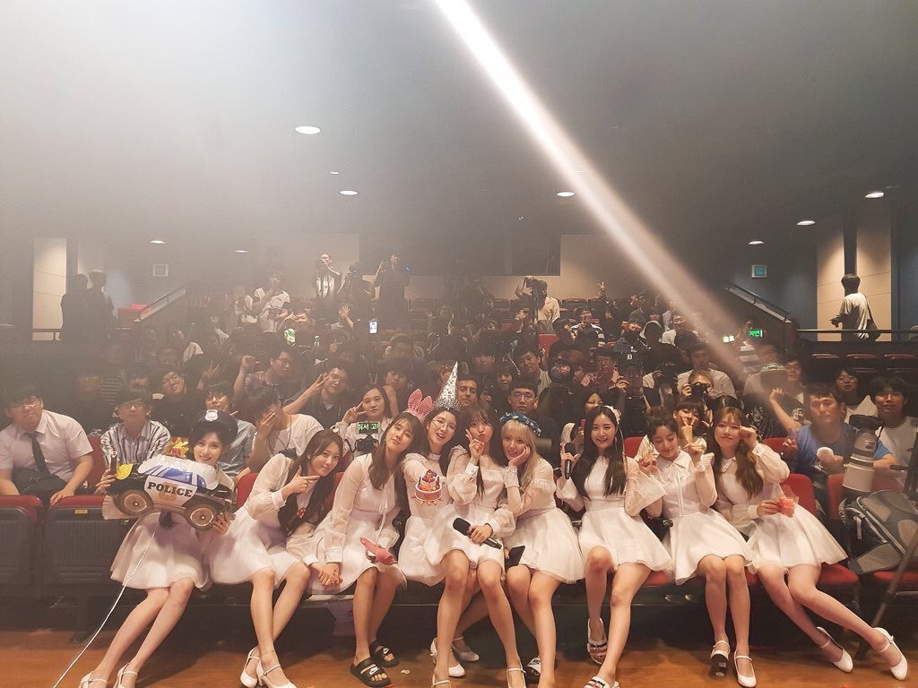 rohjisuun's tweet photo. since their last day is now over.. despite the treatment and a company that never dared to lift a finger for them, these girls love each other and we had the best time to share this experience with them. this might be the end but uni.t will always last forever, π
#ThankYouUniT https://t.co/ZItHTthDek