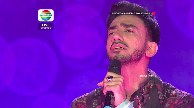 Kangen aa <a href="/DA2_Reza/">ReZa zAKarya DA2</a> ? Suaranya nggak berubah ya~ kali ini menyanyikan Air Mata Perkawinan #IDA2018