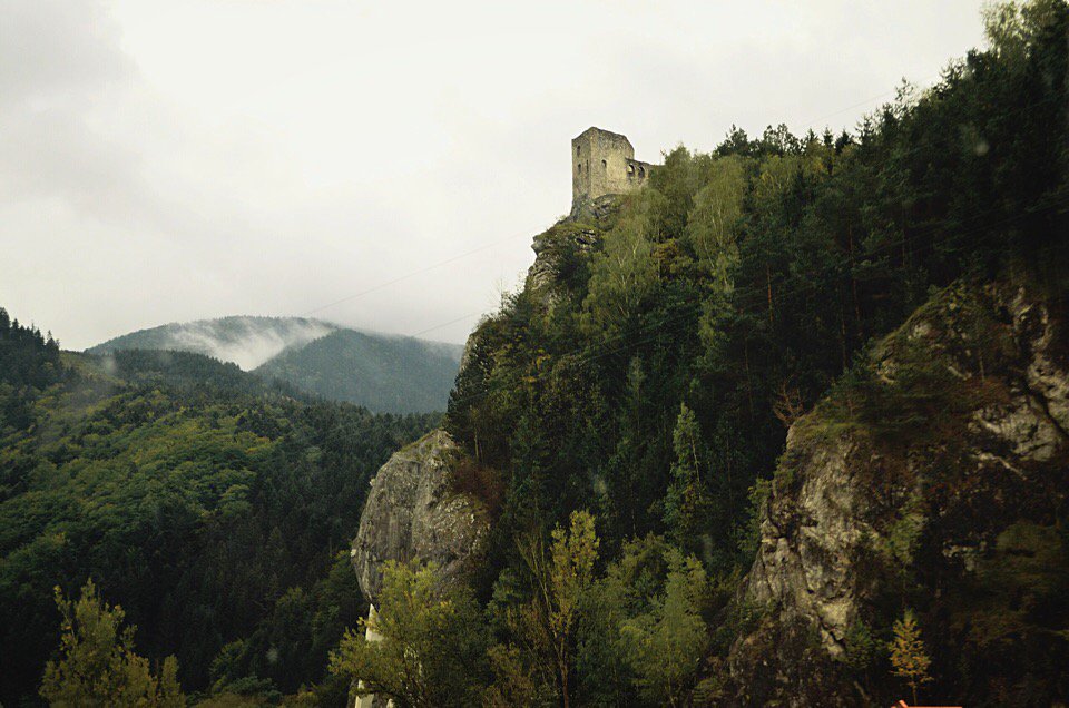 AnnaFokin's tweet photo. The point of view from a bus. Somewhere between Vienna and Krakow. Slovakia.
https://t.co/PKyuyy2Stv https://t.co/IWZG3MH7wU