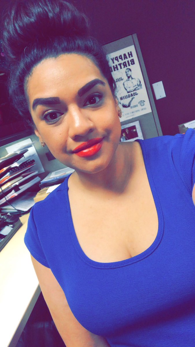 monicaisliberal's tweet image. Funbun, red lipstick, and filters melt the tired away 💁🏽‍♀️ #FridayWorkFlow