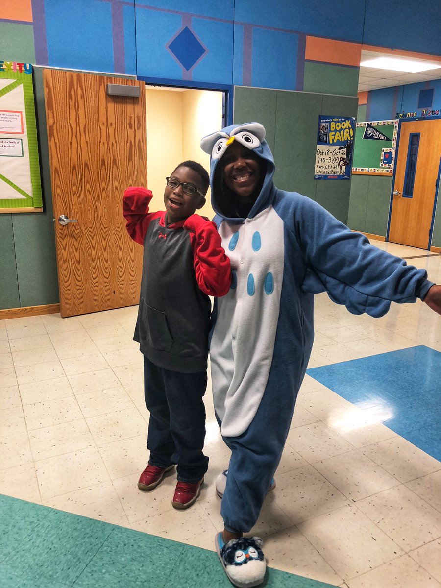 RockbrookES's tweet photo. Assistant Principal, Dr. Leejay in full “OWL” costume for the House of Fazilat (Virtue) celebration for being the House Points winner 🦉and @MrsSandersTeach donated her curriculum owl to join in the celebration! @ronclarkacademy @mrronclark_ @LewisvilleISD @RockbrookES https://t.co/XlSsst5Y8a
