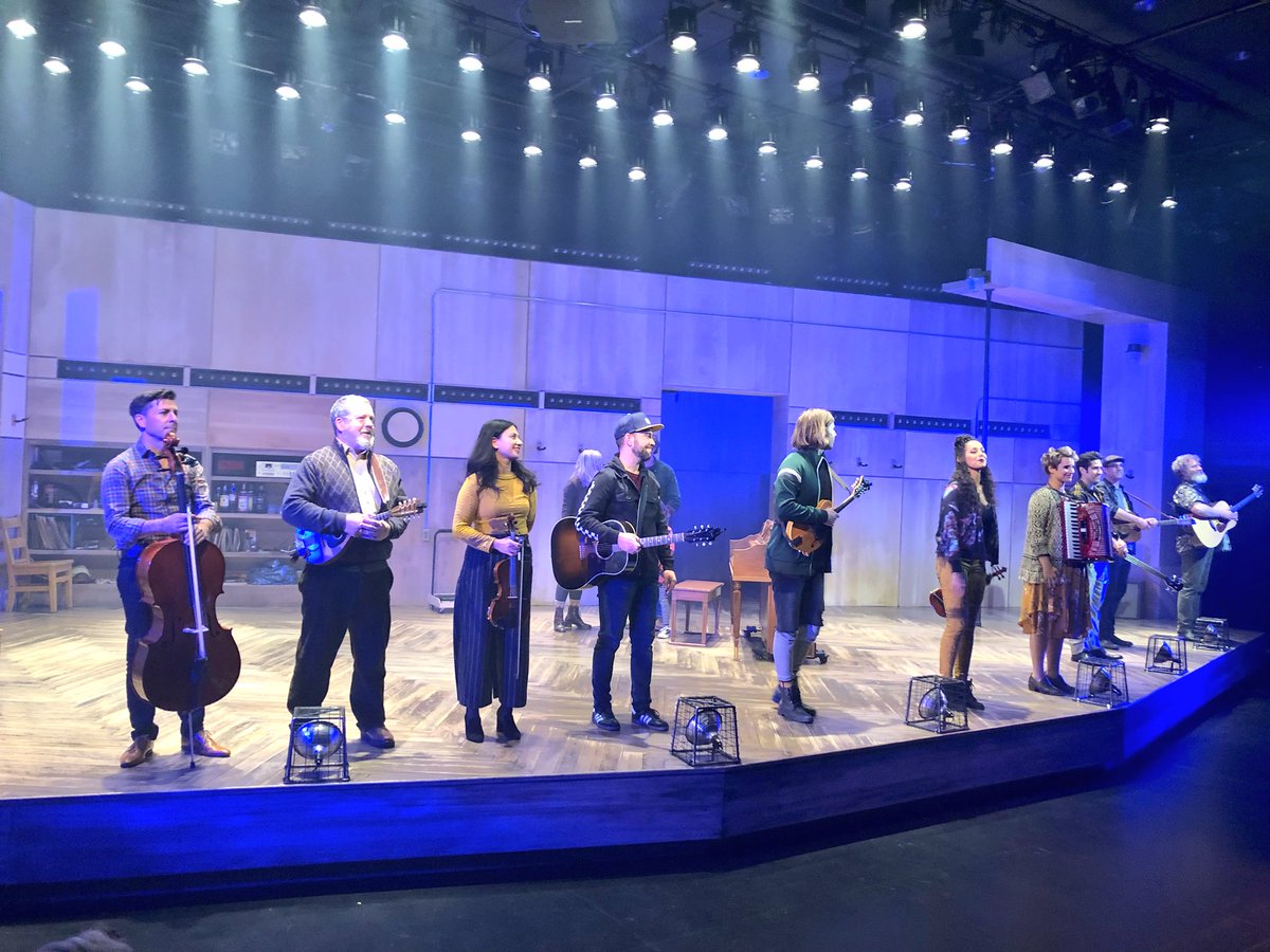 bugsburnett's tweet photo. Much-deserved opening night Standing O for superb @segalcentre remount of Tony-winning musical #Once. Exquisite soundtrack performed by an ensemble cast that can do everything! Spellbinding! BRAVO! 🇮🇪 #OnceMTL #mtlmoments🍁 https://t.co/3gLjmmyBBt