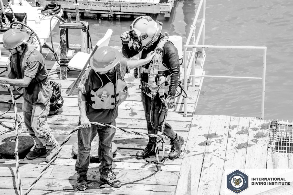 IDIDiver's tweet photo. With the best training in the country, IDI graduates can adapt and overcome any obstacle in the industry. Dive into a new career and be ready for anything! #commercialdiving https://t.co/HeR4D2qapA