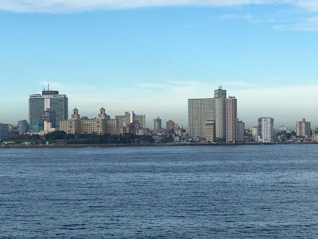 Havana, Cuba: City of Contrasts travelbyterry.wordpress.com/2018/10/12/hav…