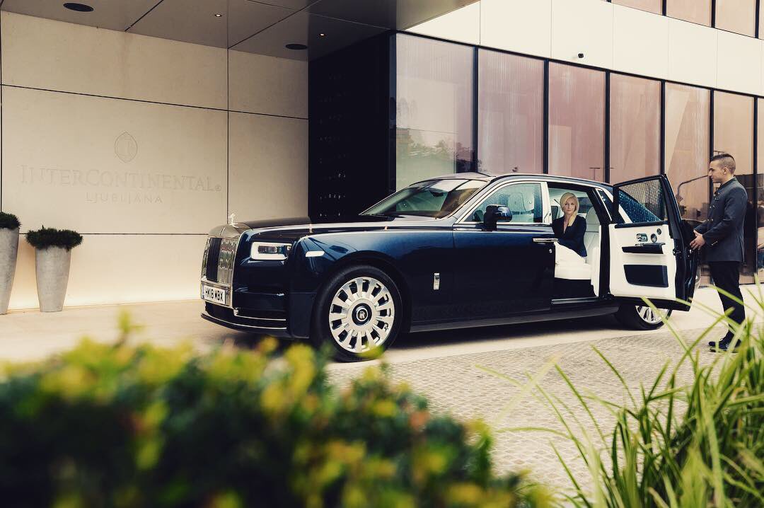 frank_tiemann's tweet photo. Iconic arrival in #Ljubljana #Slovenia - #RollsRoyce #Phantom (marvelous shots by #ZigaIntihar, timeless beauty by #MajaIlec ;)) https://t.co/SCA8owJFzk