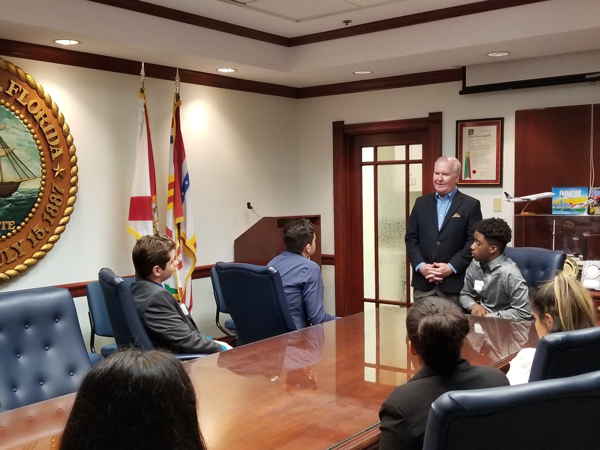 <a href="/dragonsdeca/">Jefferson DECA</a> students representing <a href="/tampajhs/">TampaJHS</a>  <a href="/CityofTampa/">City of Tampa</a> ! Thank you to Mayor <a href="/BobBuckhorn/">Bob Buckhorn</a> for taking time with our students! @MrQuinnJHS <a href="/AMartinezpena/">Araseli MartinezPena</a> <a href="/HillsboroughSch/">Hillsborough Schools</a>