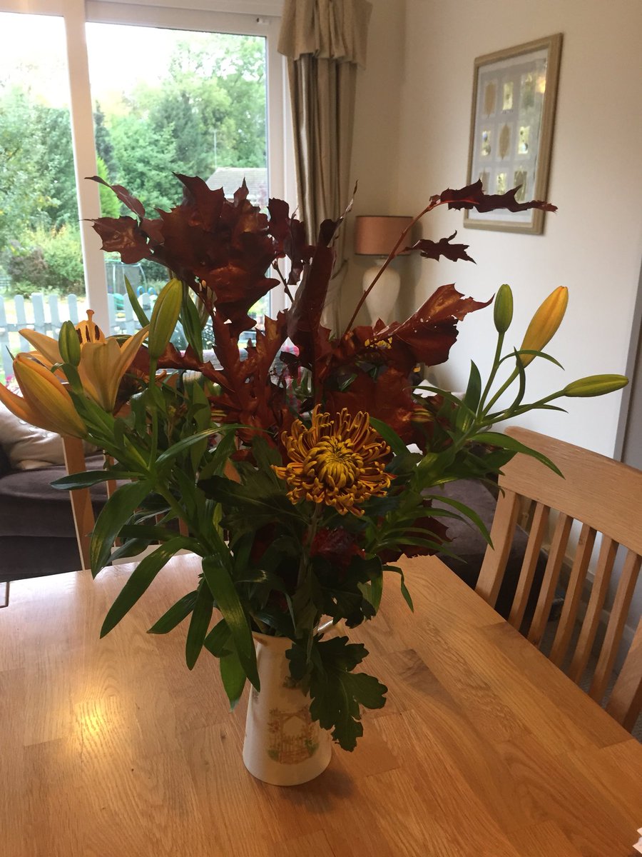 dolbylr's tweet photo. These were a welcome delivery in my porch after a rubbish week at work. 👍 Thanks @fredds_flowers this is my favourite bunch you’ve sent me so far. Looking forward to more autumn blooms!  #freshflowers #freddiesflowers https://t.co/1nPNx6WoCQ