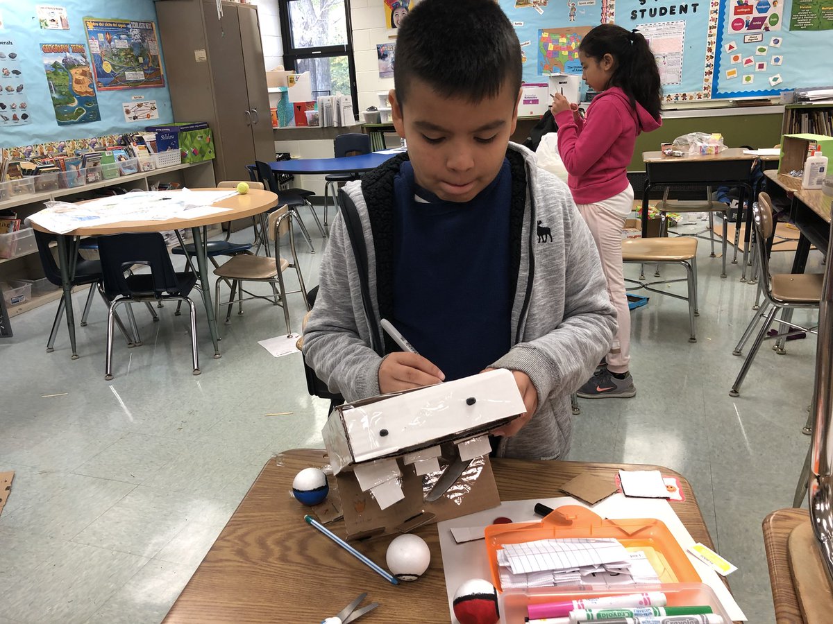 FrostSchool_4's tweet photo. We are testing and putting on the finishing touches to our creations. #cardboardchallenge #21learns https://t.co/qwrbDYLKiX