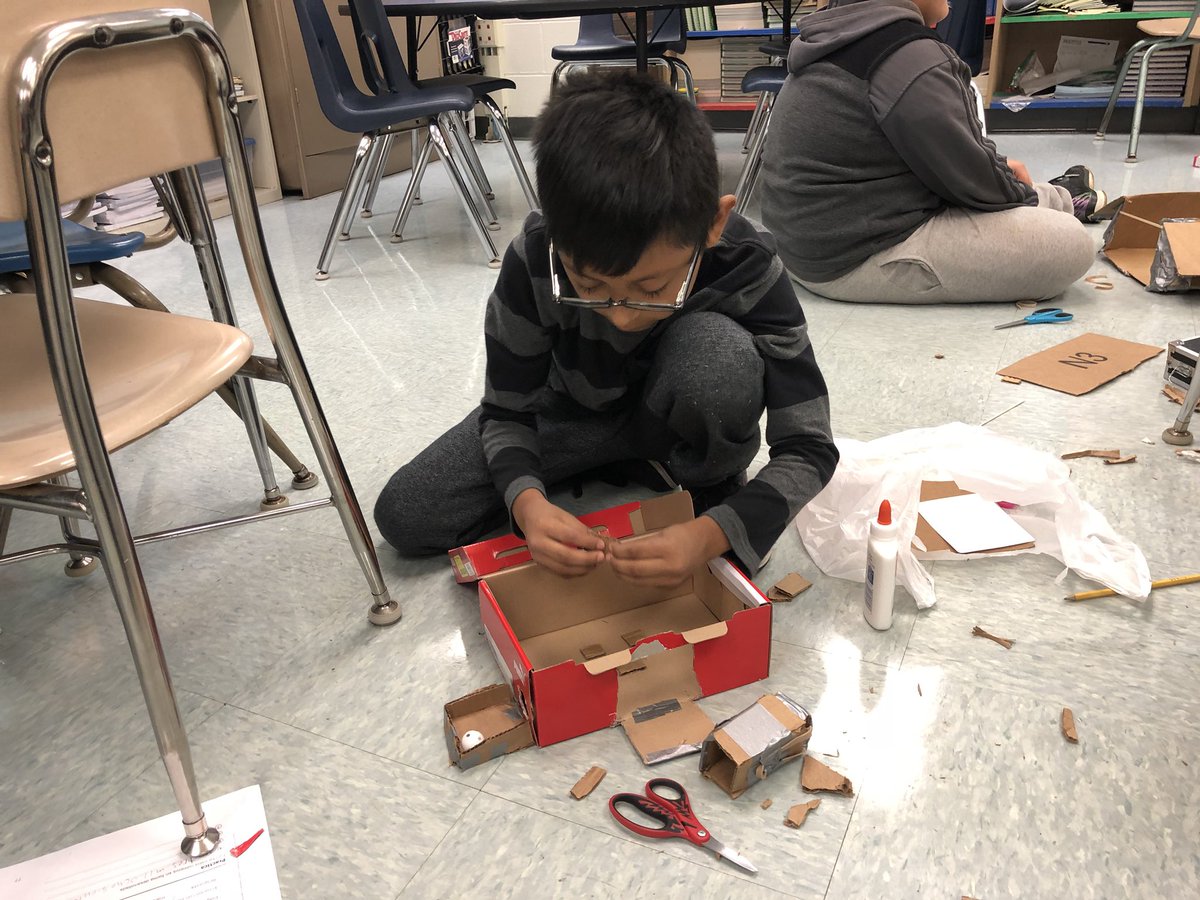 FrostSchool_4's tweet photo. We are testing and putting on the finishing touches to our creations. #cardboardchallenge #21learns https://t.co/qwrbDYLKiX