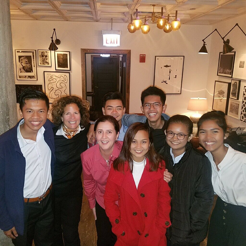 LisaMHandler's tweet image. Shared the night in Chicago with a few @ligeracademy students visiting from Phnom Penh. Discussed their entrepreneurial endeavors; publishing books, starting a bike touring co., restoring marine life, amend national ed curriculum.  #changeagents #journeysofchange #pbl #edchat