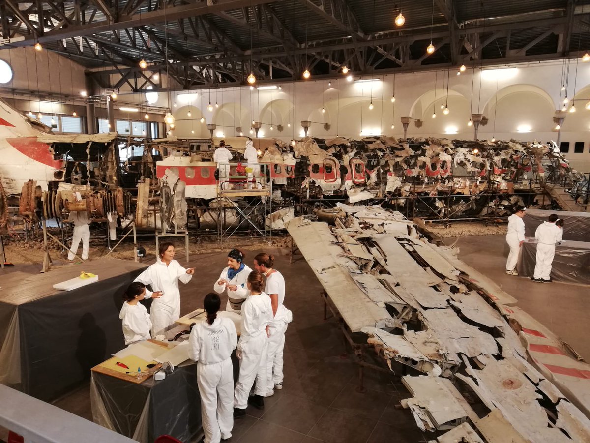 Cantiere-scuola Museo per la Memoria di Ustica Ripulitura del DC9 Itavia @CardMuseiBo <a href="/MAMboBologna/">MAMbo</a> <a href="/matteolepore/">Matteo Lepore</a> <a href="/davidecile/">davide conte</a> <a href="/FlavioIsernia/">Flavio Isernia</a> <a href="/e_franceschini/">Enrico Franceschini</a> <a href="/riotta/">Riottoso podcast</a> <a href="/compassunibo/">Compassunibo</a>