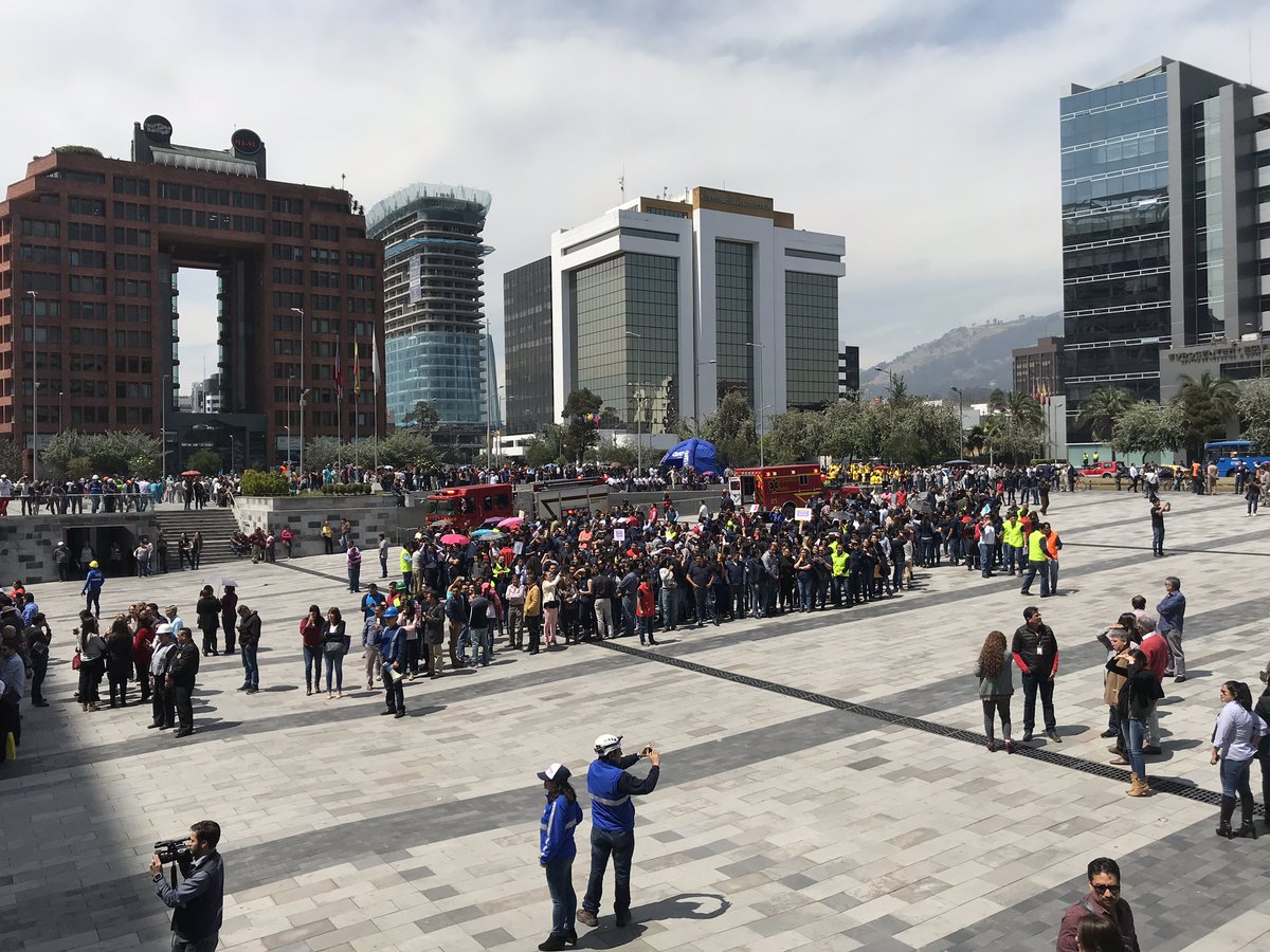 ARCO ANDINO Bogotá, Caracas, La Paz, Lima y Quito (5 fotos por publicación) Page 84