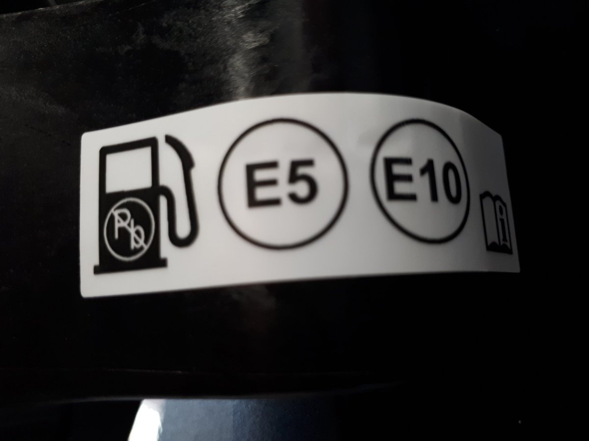 AutoCentrale's tweet photo. Les véhicules que nous livrons disposent désormais du nouvel affichage des #carburants sur leur trappe, ici par exemple le nouveau #Rifter BlueHdi et une 208 PureTech ! https://t.co/q1YV84unWj