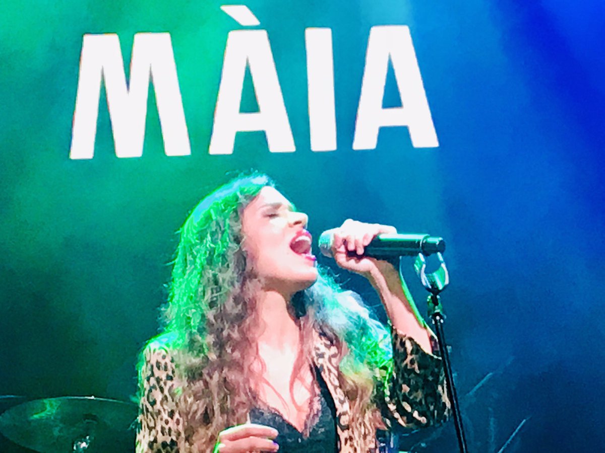 bromancid's tweet photo. “Amunt les ales que s’obren i s’enlairen al vol...” Gràcies @Maiagrup  per una nit plena de records i emocions a @LuzdeGasClub. Us trobarem a faltar però seguirem somiant! “Grandes” sempre! https://t.co/M69tnc1VDU