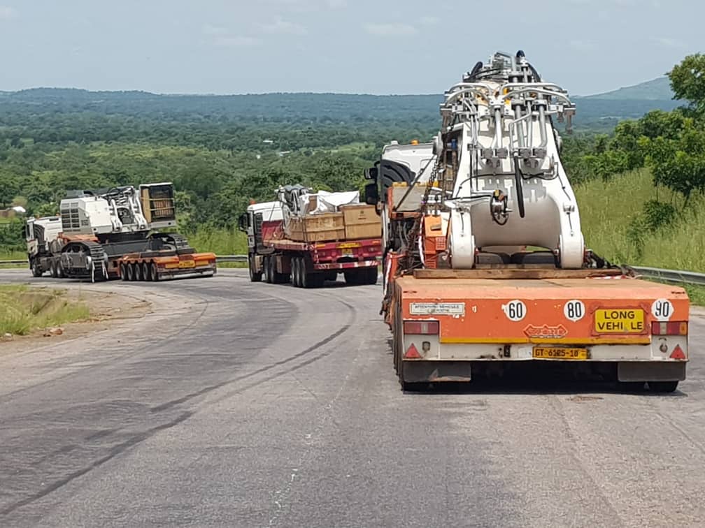 JonmooreL's tweet photo. Jonmoore International transporting a dismantled Liebherr 9150 excavator from Tema, Ghana to Boungou Mines, Burkina Faso.
#Jonmoore@20
#Exceeding Expectations https://t.co/3FDB7kpy18