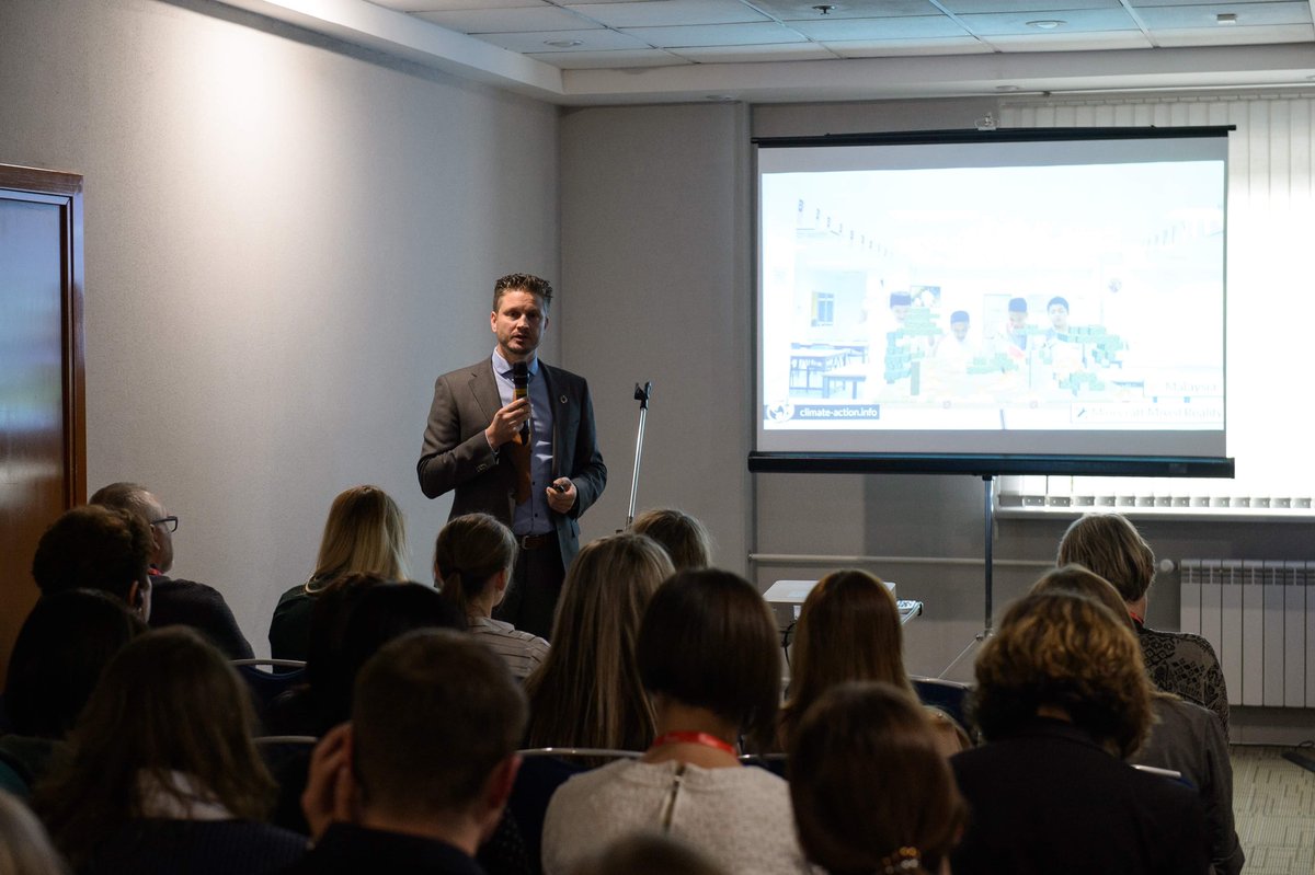 FlipgridEvents's tweet photo. We are very proud that our #SkypeMT Koen Timmers presented at #edcrunch2018 Moscow about #SkypeClassroom! Thank you for being a great advocate for global learning ! 🌎 @zelfstudie https://t.co/ueDyk3WZj4