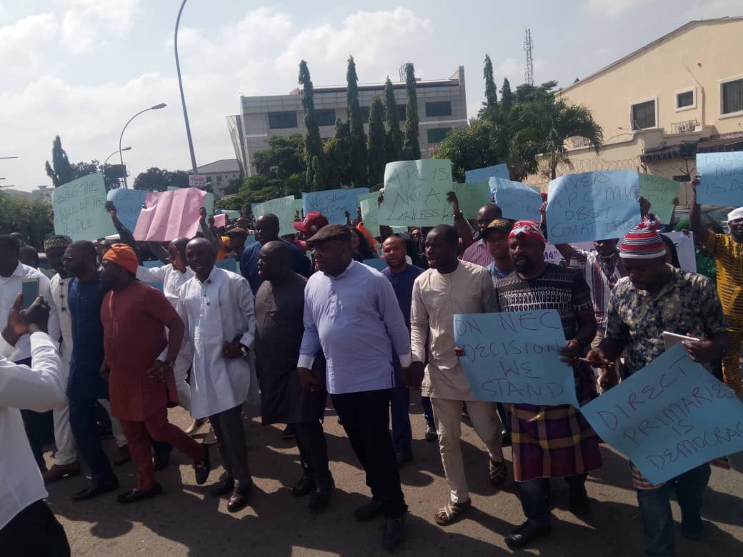 AkwuOrlu's tweet photo. @HonDeegbara @SenMagnusAbe @ProfOsinbajo @ChibuikeAmaechi @ynabena @AsiwajuTinubu @oluremitinubu @GarShehu @GovernorRochas @akandeoj @aishambuhari we need justice in the rivers state APC Ojukaye led excos is not recognized by law , the APC NEC/ NWC should declare Magnus  Abe as the candidate of rivers state APC, if we most win election in the state . https://t.co/oNEkFPw1Hq