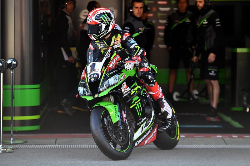 ELFenArgentina's tweet photo. El #TETRACAMPEÓN, @jonathanrea sale por primera ve a la pista de #Villicum
#ARGWorldSBK 🇦🇷🏁 #ELFMoto https://t.co/nCBFfPXxh5