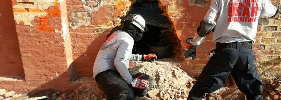 bomberosRA's tweet photo. Queremos que conozcas las especialidades de la Academia Nacional de Bomberos, por eso te invitamos a leer esta nota sobre el Departamento de #EstructurasColapsadas--> https://t.co/LNpmYAK3fh https://t.co/wbHnPZI0If
