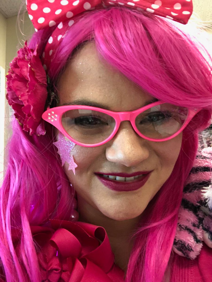 Amanda_R_H's tweet photo. @THS_Tigers @fbgsa #THSPinkOut2018 https://t.co/hTK6FVY4vi
