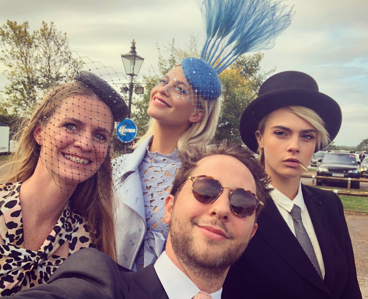 Delevingne for a day 👩‍👩‍👧‍👦🎩🇬🇧 @Caradelevingne <a href="/poppydelevingne/">Poppy Delevingne</a> <a href="/cdelevingne/">Chloe Delevingne</a>