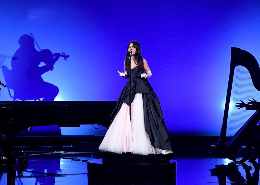 consequences ( orchestra ) 🥀 is out now !!

#ConsequenceVIDEO smarturl.it/ConsequencesVid 

#AMAs2018 live performance smarturl.it/ConsequencesAM…