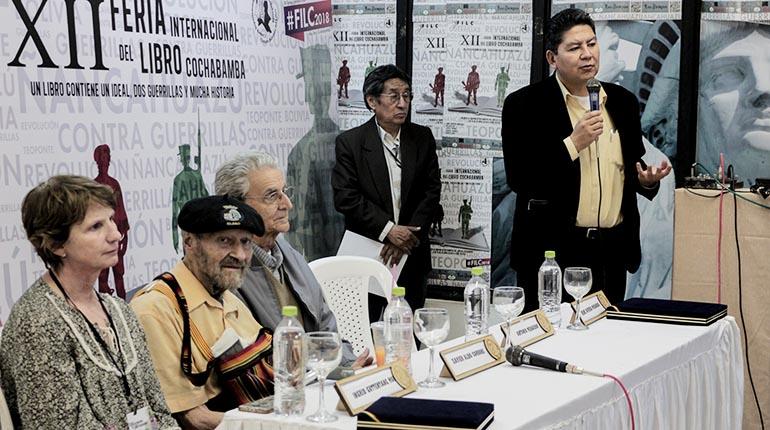 LosTiemposBol's tweet photo. #FILC2018 CDLC homenajea a Xavier Albó y a la revista Cuarto Intermedio: https://t.co/zSOLrMYFma https://t.co/TaktDiWRbY