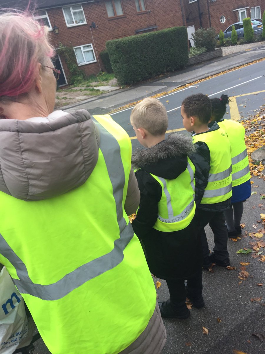 LeosWMP's tweet image. PCSO Hayley conducting school patrols in Lyndon thankfully there were no parking issues spoke with pupils about bike and road safety and general school issues #friendshipfallout #schoolpatrols #keepclear