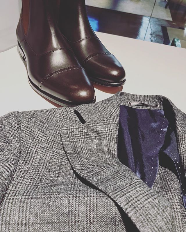 If you watched my latest story - one of those guys who travels a lot is popping by to pick up the following: 1 Loro Piana silk air sport coat (shown) -  4 white dress shirts - 1 tuxedo shirt - 2 brushed cotton plaid shirts for fall - boots (shown) and a … ift.tt/2yf3Uge