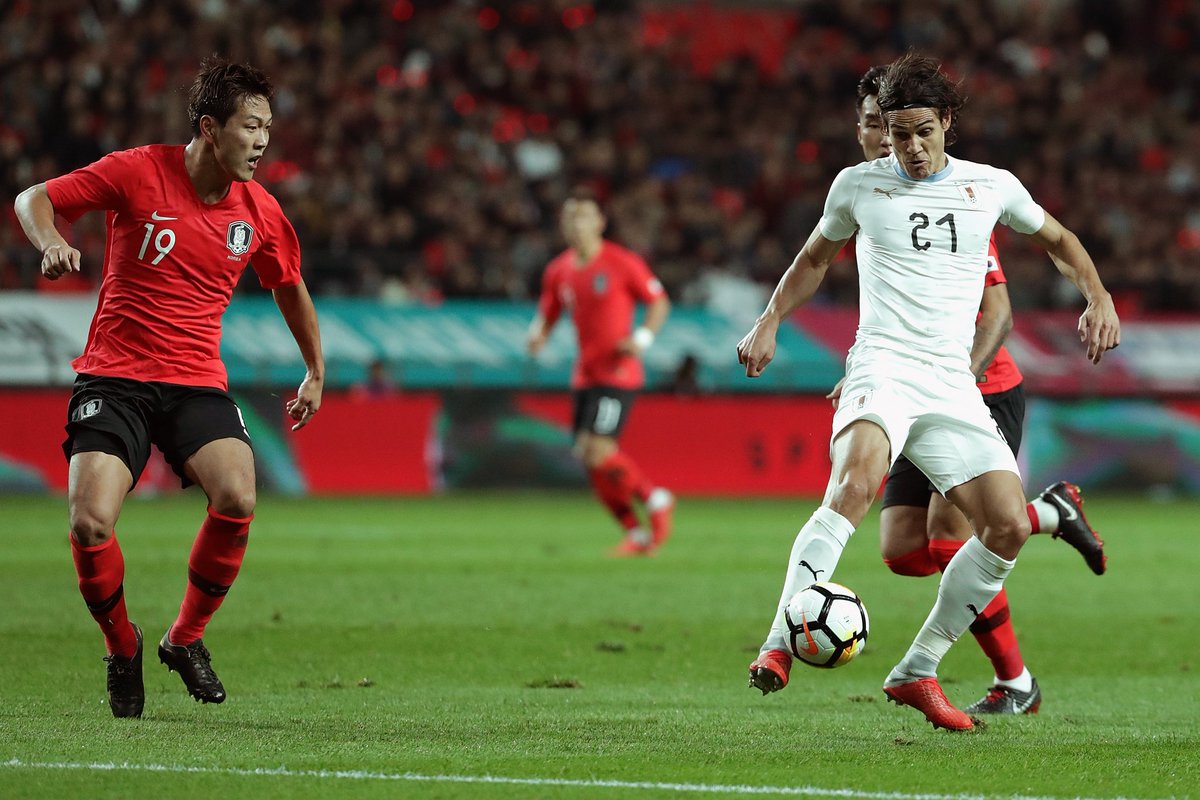 PSG_espanol's tweet photo. 🇰🇷2⃣🆚1⃣🇺🇾 #CORURU

La selección de @Uruguay de @ECavaniOfficial cayó en amistoso ante Corea del Sur (2-1) 

🌍 #PSGinternational https://t.co/dGBM3hmpZ5