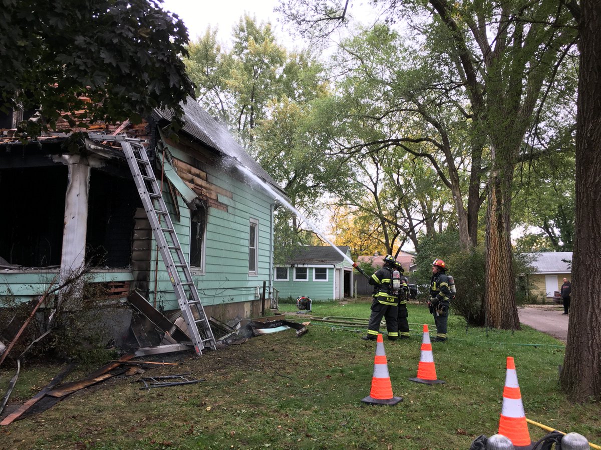 BeloitFire's tweet image. We responded to a fire on 10th Street this morning. The family was able to escape the house due to help of three individuals, including one who caught two children from the 2nd floor window: facebook.com/BeloitFireDepa…