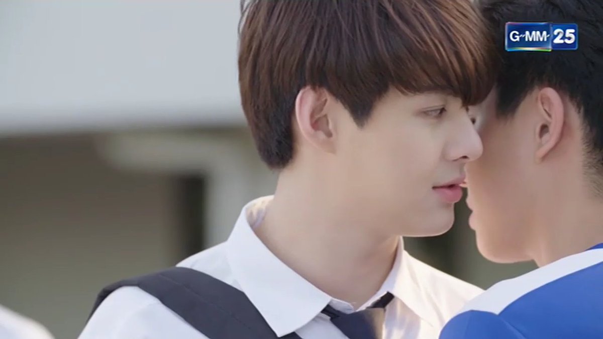 everything_yy's tweet photo. คืนนี้กูขอไปนอนห้องนะ เค้าไปแกะกุ้งกันอีกแน่ๆเลย #บังเอิญรัก #lovebychanceseries https://t.co/KIx8Ip4TZ1