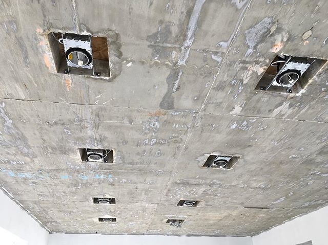 apogeehouse's tweet image. We don’t always get to visit our clients job sites but when we do we can’t help but take photos of the progress. #neverenoughlighting #lightingdesigner #highhats Check out more photos over on our stories. instagram.com/p/Bo1mNNRlHWB/