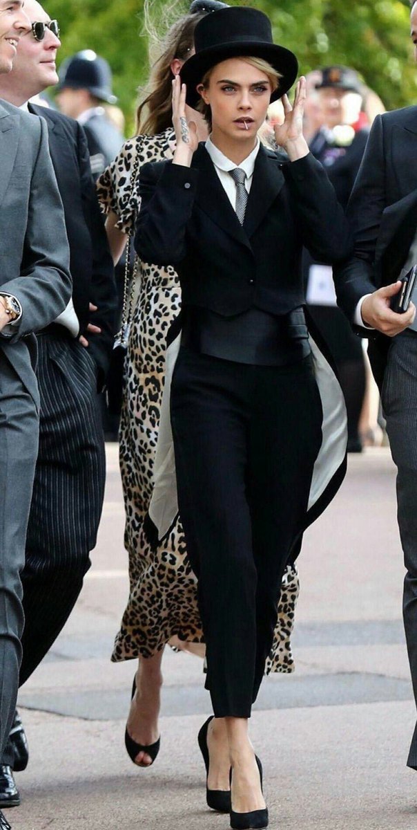 ClassySassySwag's tweet image. Cara Delevingne at the Royal Wedding ❤️

#stylish #styling #Style2018 #styleblog #fashionblog #weddingday #weddingdress #weddings #Fashioninspo #fashionbloggers #CaraDelevingne