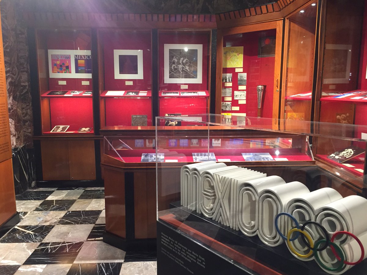 #FelizViernes 
Para este fin de semana ya puedes visitar las exposiciones “Olivetti Makes” e “Instalaciones Olímpicas México 68”, que se encuentran dentro del Palacio de Bellas Artes. 
¿Qué exposición verás primero? 👀🤗