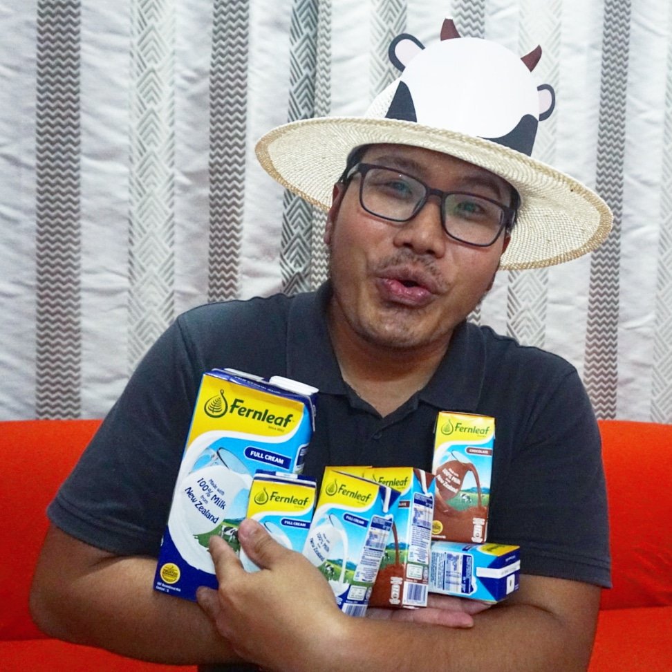 penaberkala's tweet image. Hi awak. Dah minum susu malam ni?

Nah, ambik satu sorang.

#FernleafUHT
#100Mmmmm