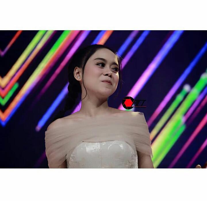 Malam ini kita bergadang kawan ayo gerakan jari2nya dan naikin HT'nya biar dede <a href="/Lesti_Jenong_DA/">Lestykejora</a> pulang bawah piala #IDA2018Lesti