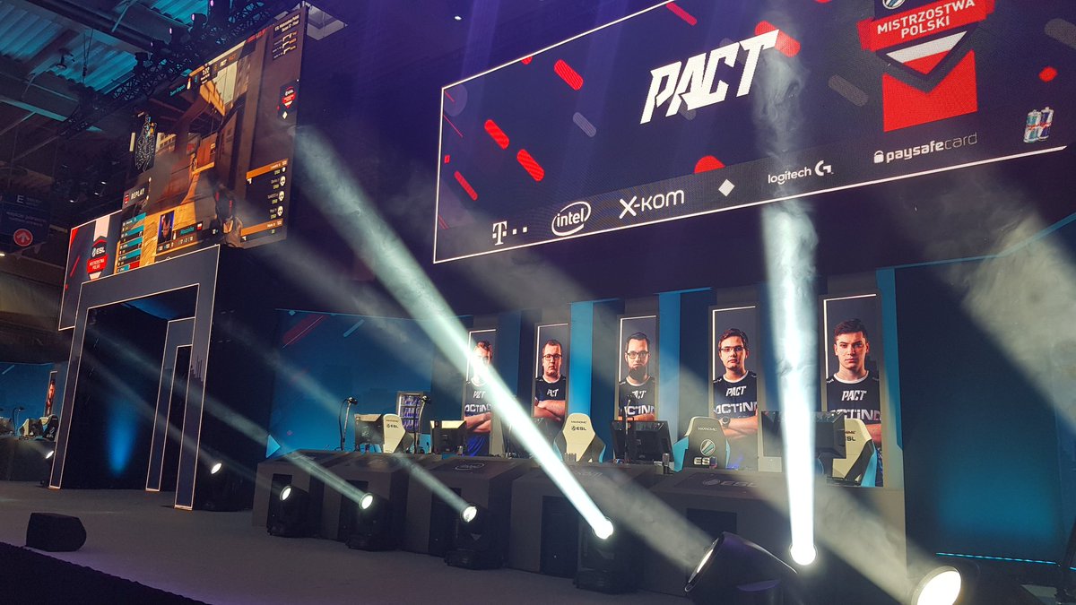 Tomek_Szymek's tweet image. Zapomniałem się pochwalić, że jestem na #PGA2018. 
Przyszliśmy na chwilę, akurat na drugą mapę #ESLMP. 

Standardowo zapraszam na Instagram (tomekszymek i esporterpl) i Twittera (@proesporter).
